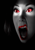 Cri d'effroi avec vampire aux yeux rouges